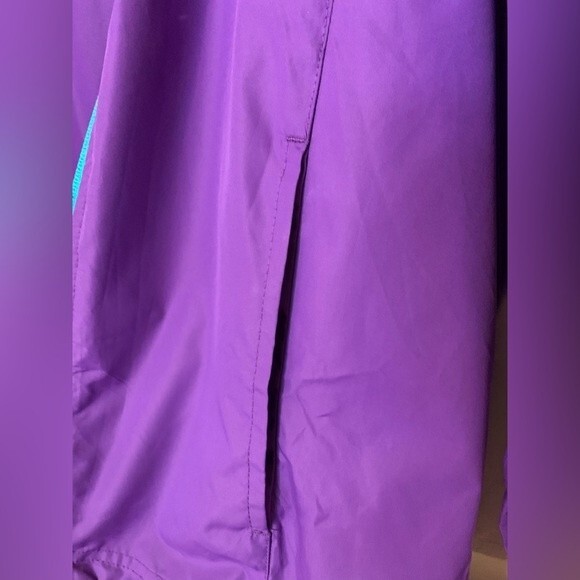 Asics  purple rain jacket. Size Small. Excellent condition! - Picture 6 of 10